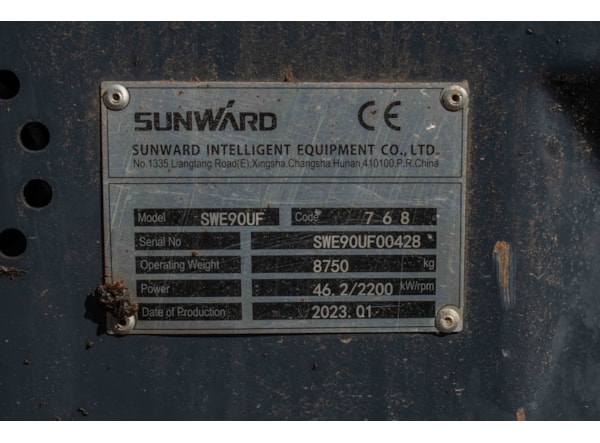Midiexcavator SUNWARD 90 UF de vanzare